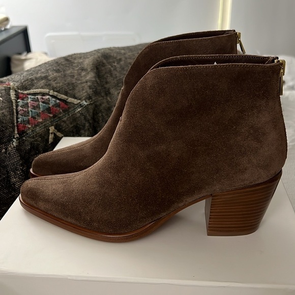 Vince- Havana Notch Suede Ankle Booties- Walnut- 9 - Picture 3 of 12